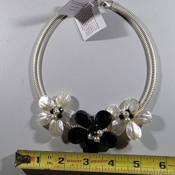 Gardenia Pearl & Black Flower Necklace Adjustable Closure floral statement MOP - Picture 7 of 7